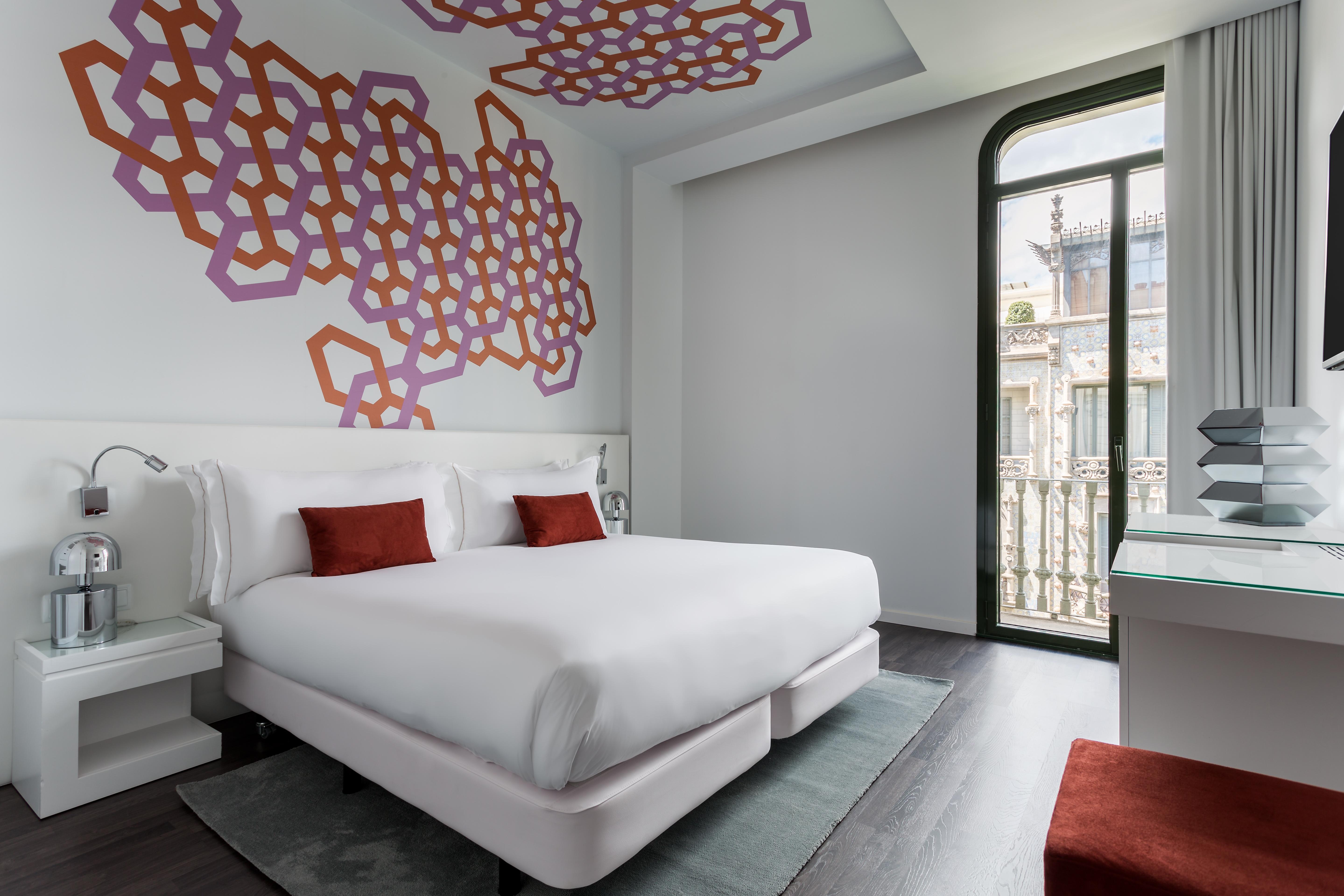 Mate Carla, Hotel