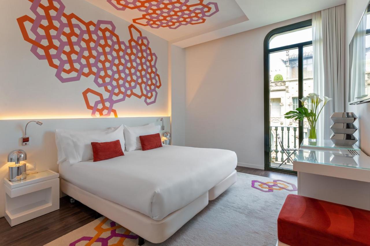 Mate Carla, Hotel